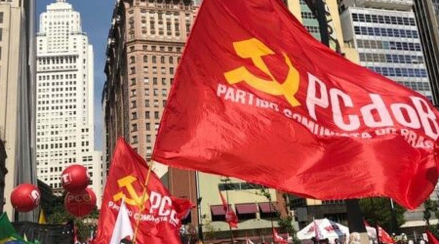 PCdoB oficializa apoio à candidatura de Lula