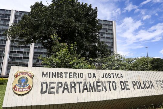 PF mira empresário suspeito de intimidar jornalistas no caso Master