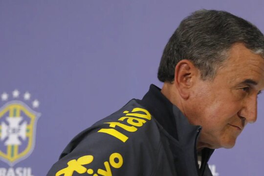 Parreira permanece internado na UTI com quadro de infecção pulmonar