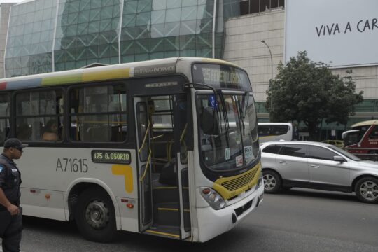 Rodoviários do Rio decidem continuar em estado de greve até amanhã