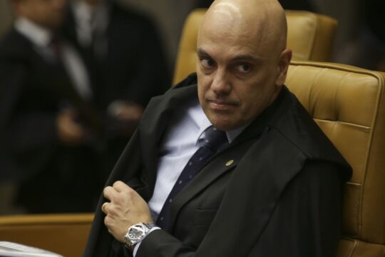 STF dá 48h para tribunais explicarem pagamentos acima do limite a juiz