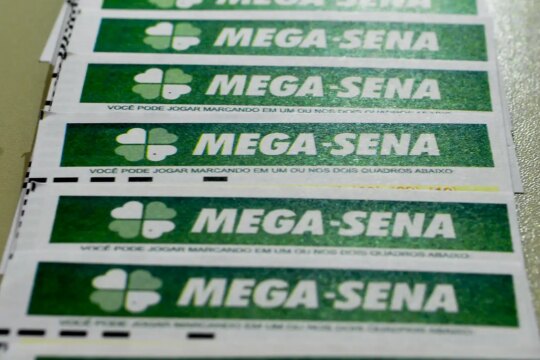Veja os números da mega-sena sorteados neste sábado (4)