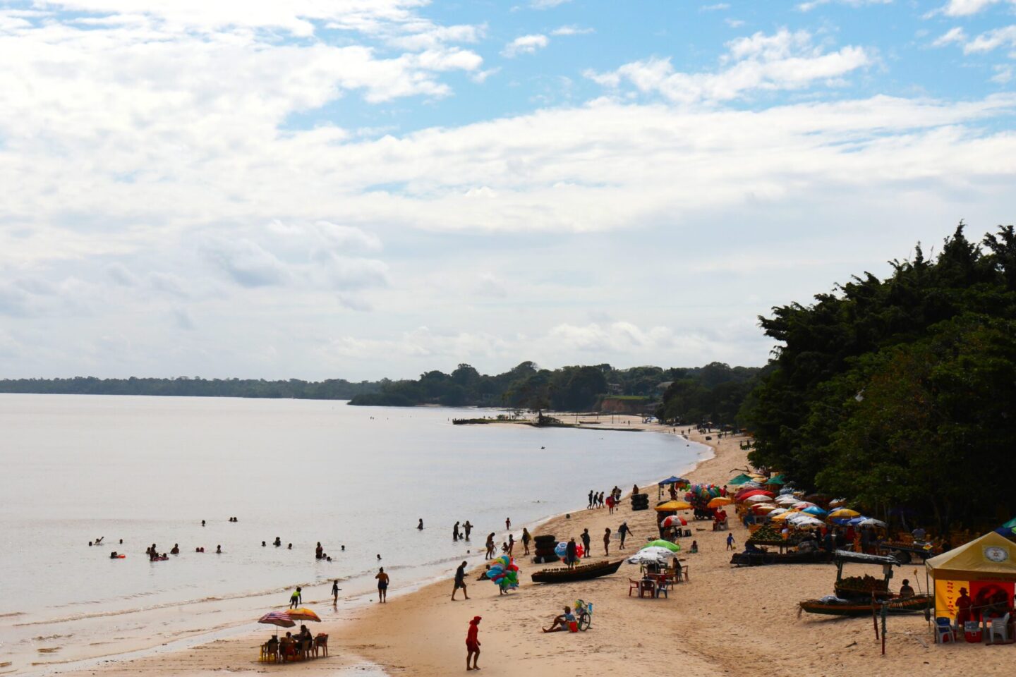 Praias de Belém recebem grande movimento no primeiro fim de semana de julho; todas estão próprias para banho