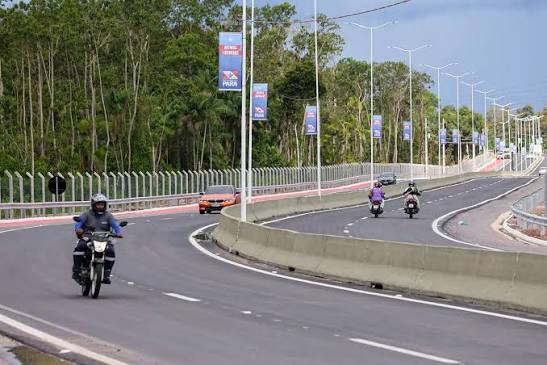 Avenida Liberdade tem tráfego liberado para carros e motos após avanço das obras