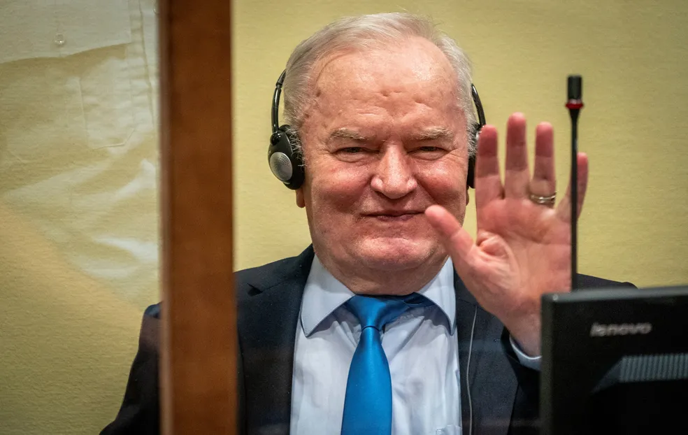 Morre Ratko Mladic, condenado por genocídio de Srebrenica, aos 84 anos