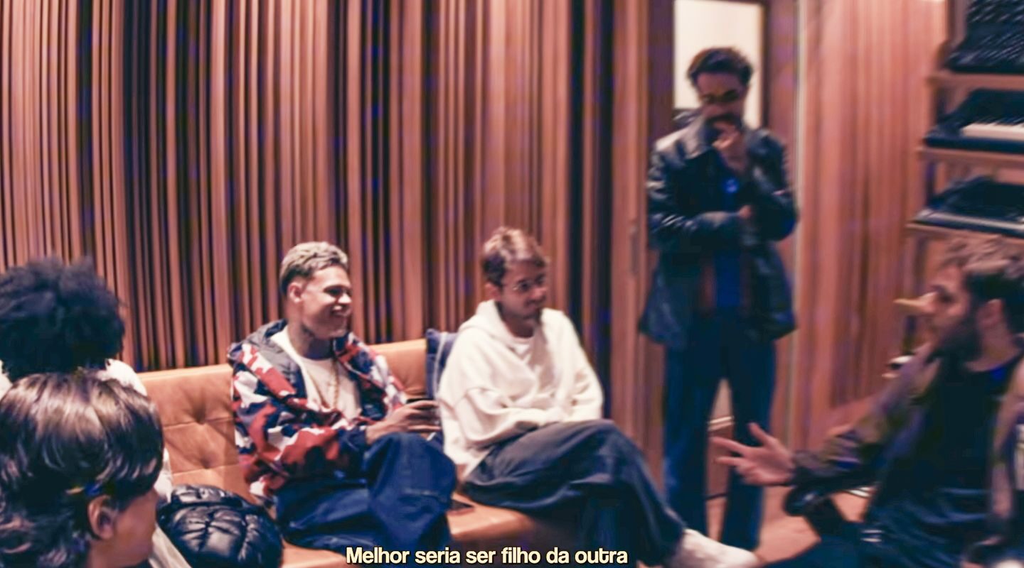 Artistas de diferentes gerações interpretam clássicos de Chico Buarque