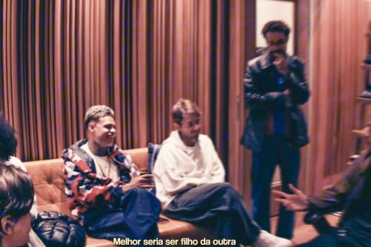 Artistas de diferentes gerações interpretam clássicos de Chico Buarque