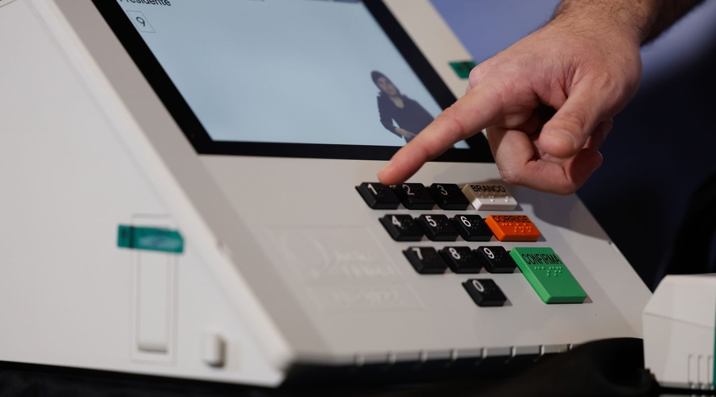 Assinatura digital e lacração impedem alteração em sistemas eleitorais