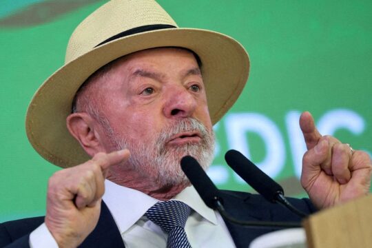 Atitude irresponsável, diz Lula após revogação de visto de embaixadora