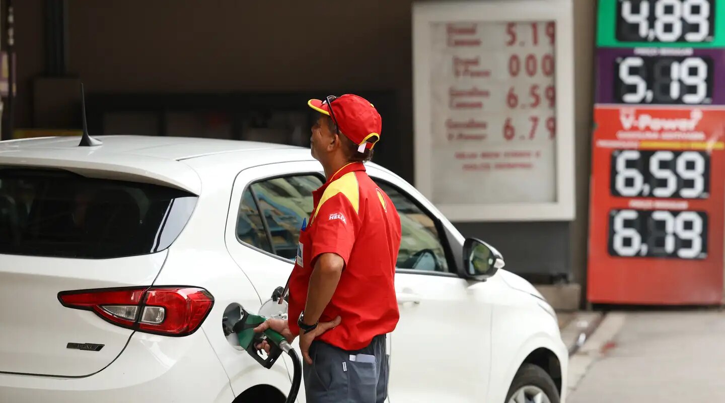 Aumento de etanol na gasolina divide opiniões sobre impacto em carros