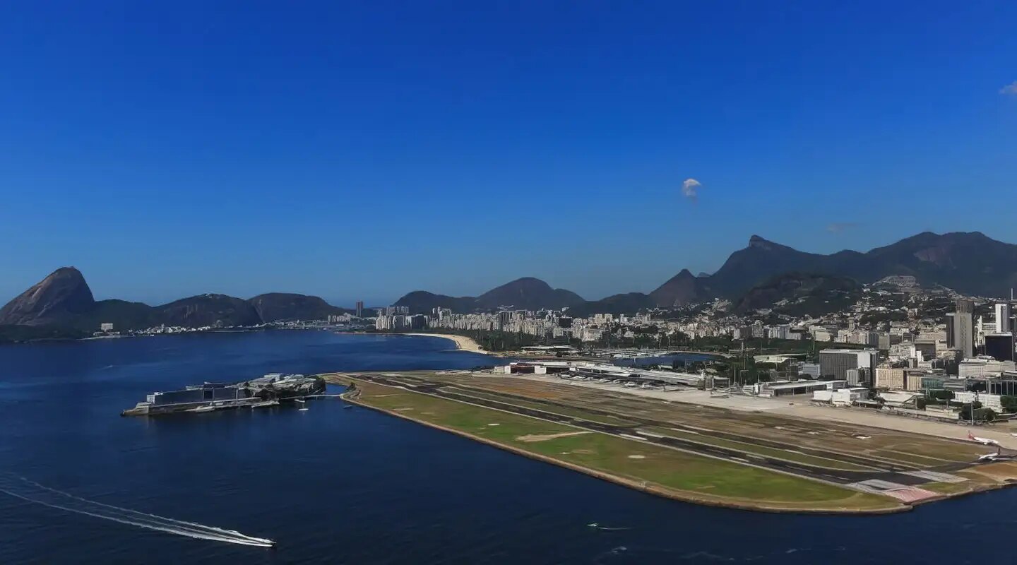 Avião derrapa no Santos Dumont e voos são cancelados