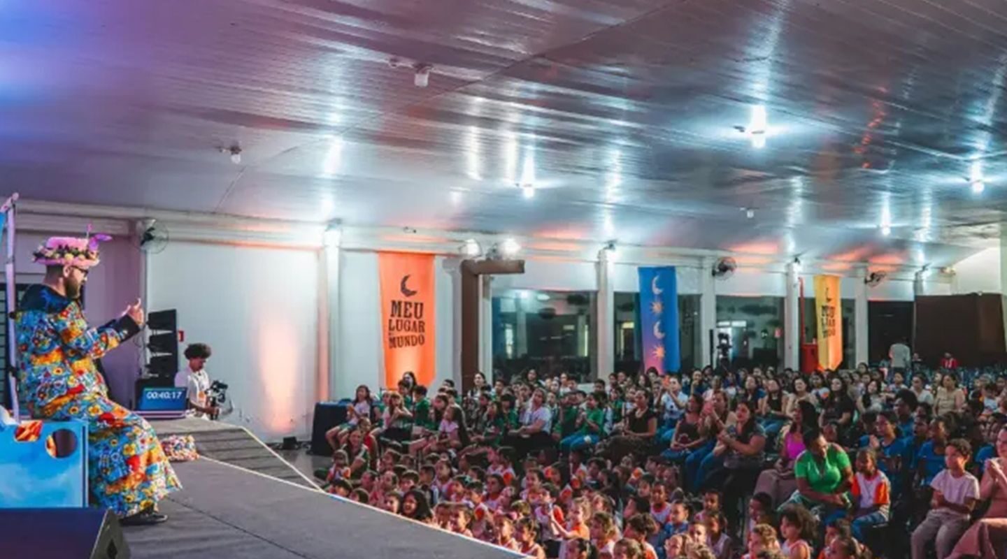 Calila das Mercês lança livro e celebra literatura feita no interior