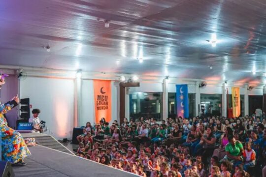 Calila das Mercês lança livro e celebra literatura feita no interior