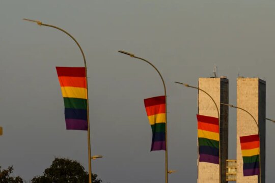 Candidaturas LGBT+ têm recorde em 2026 e se espalham por mais partidos