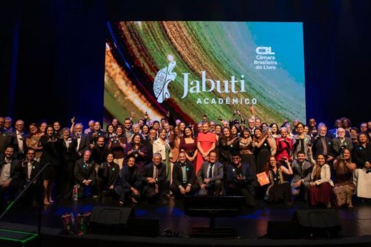 Cerimônia em São Paulo revela vencedores do 3º Prêmio Jabuti Acadêmico