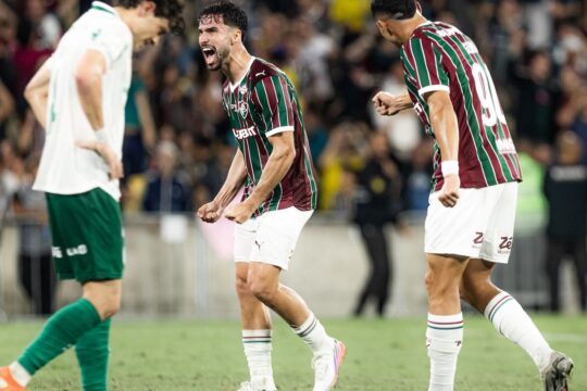 Fluminense encerra jejum e bate Palmeiras de virada no Brasileirão