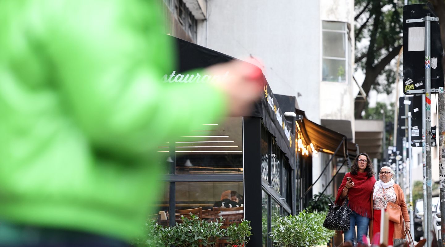 Frente fria leva chuva e ventania à capital paulista e áreas do estado