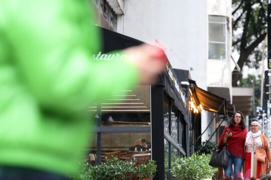 Frente fria leva chuva e ventania à capital paulista e áreas do estado