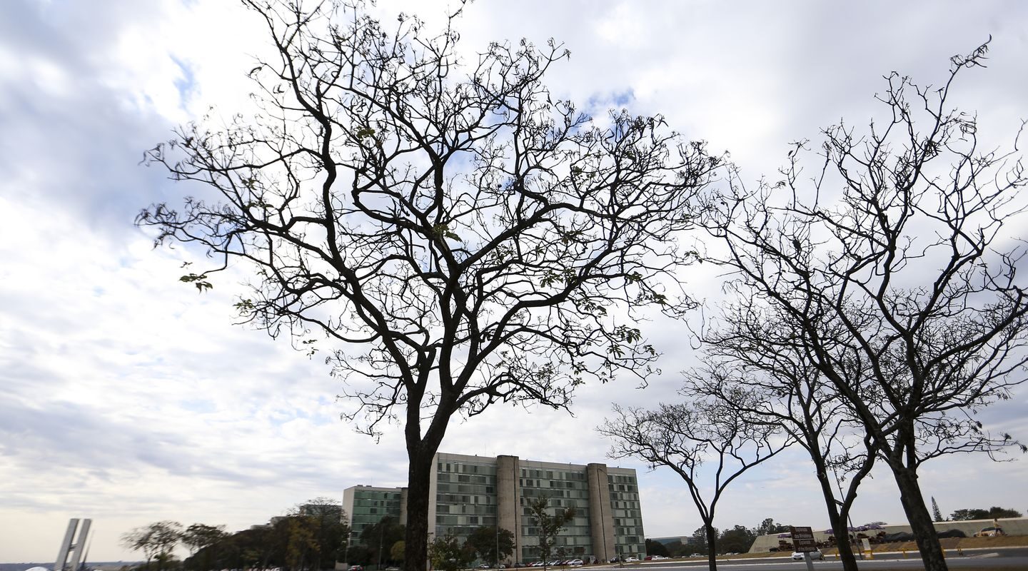 Grande parte do país tem temperaturas elevadas nesta terça-feira