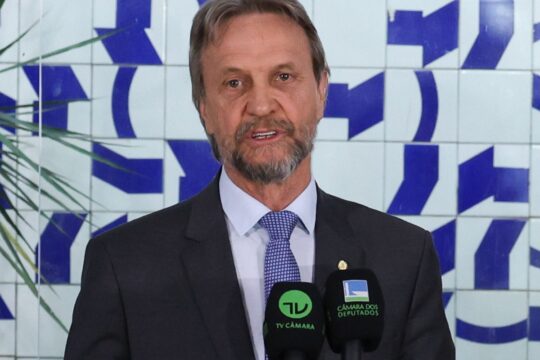 Líder do PT passa mal e Câmara suspende votações