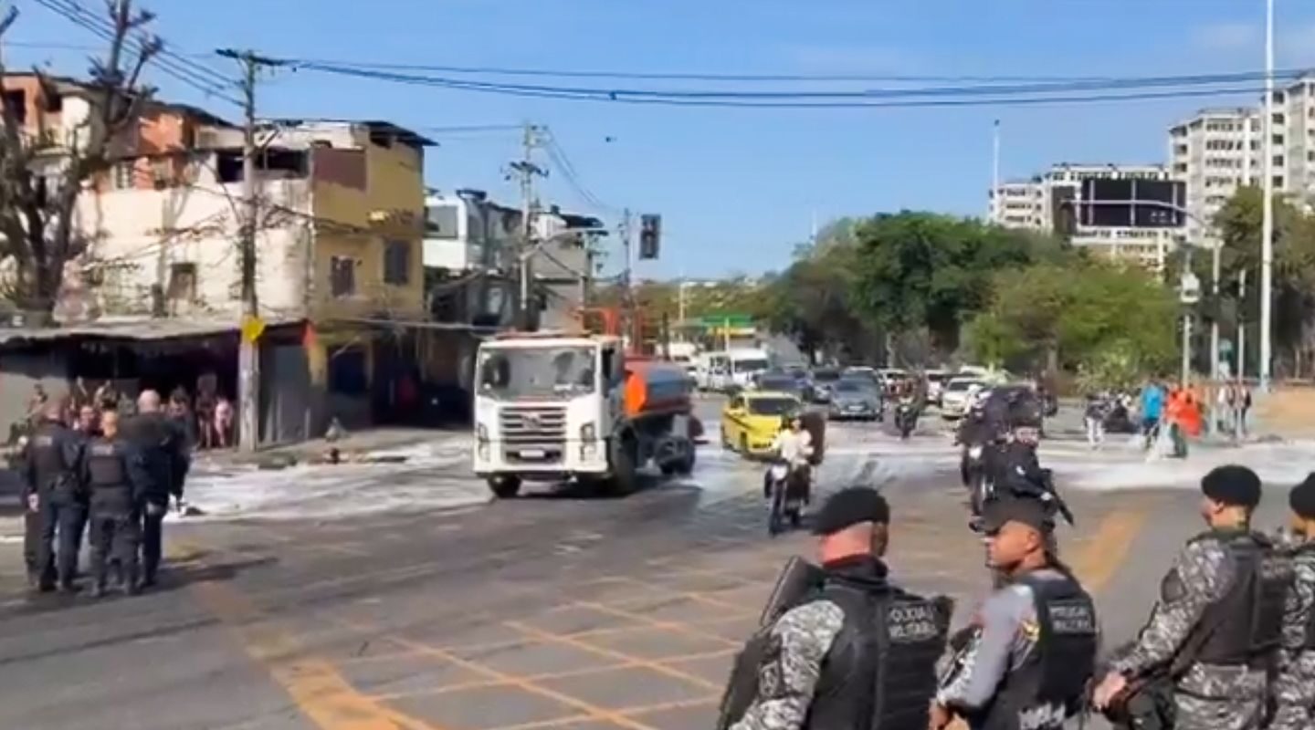 Manifestações contra ação da polícia bloqueiam vias do Rio