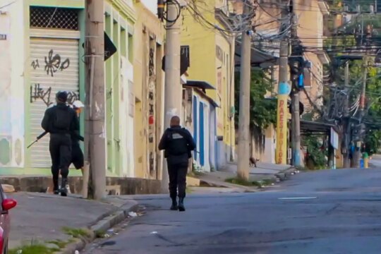 PM do RJ prende 13 em ação contra Comando Vermelho; 4 morreram
