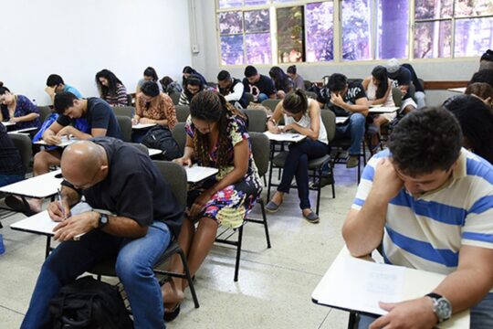 Provas do Encceja são realizadas neste domingo em todo o país