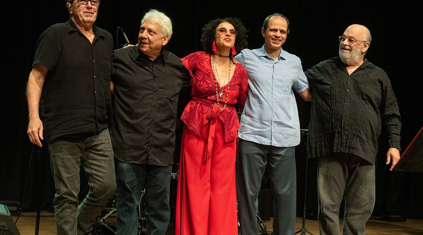 Repertório de Caetano Veloso embala show exclusivo na TV Brasil