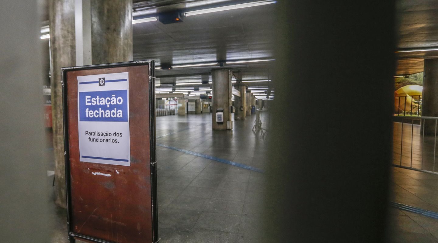 SP: greve na CPTM paralisa parcialmente três linhas de trens