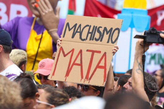 Sobrecarga doméstica expõe mulheres à violência, dizem especialistas