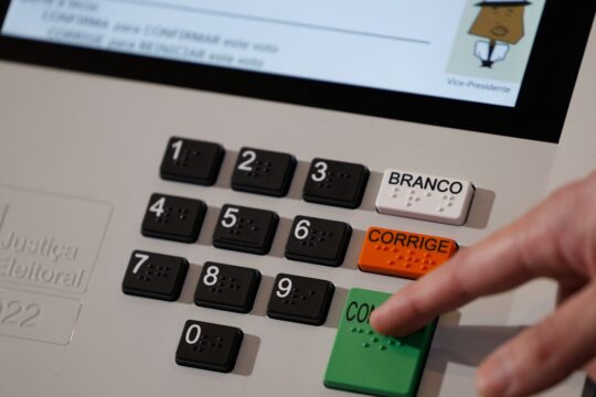 TRE-RJ pede que eleitores confiram se locais de votação se mantêm