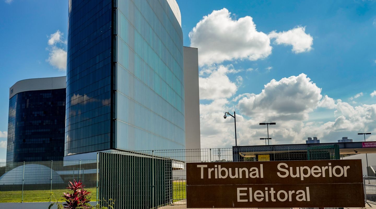 TSE se reúne nesta quinta em busca de consenso sobre IA nas eleições