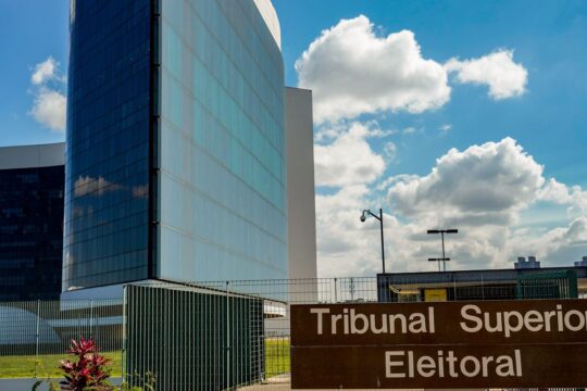 TSE se reúne nesta quinta em busca de consenso sobre IA nas eleições
