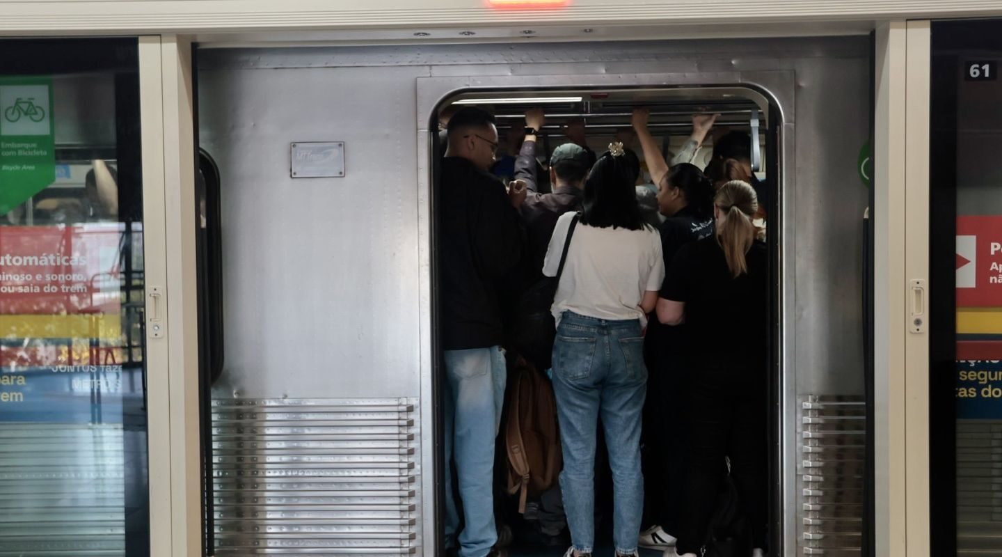 Usuários de trens mudam rotina por causa de greve da CPTM