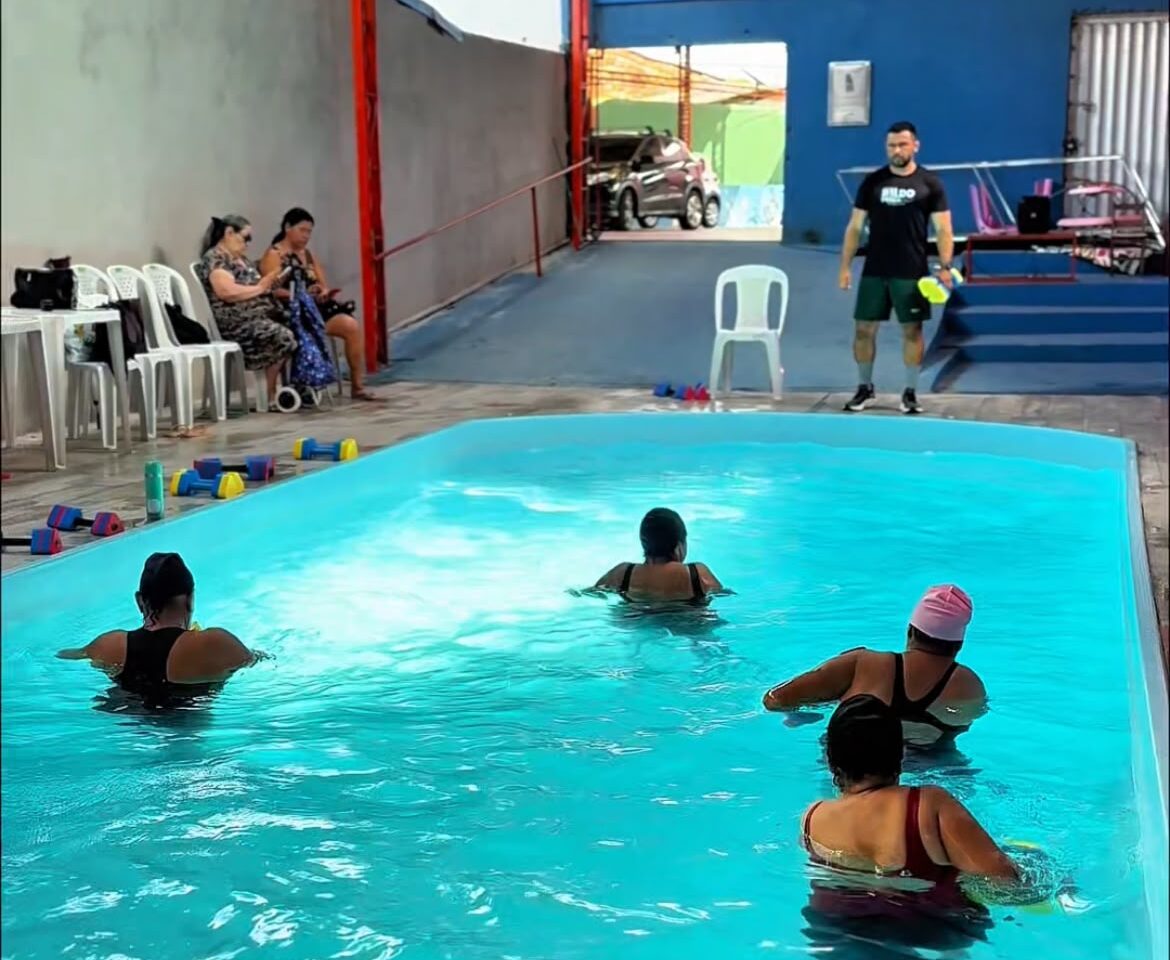 Solário instala piscina que muda rotina de moradores no Bengui