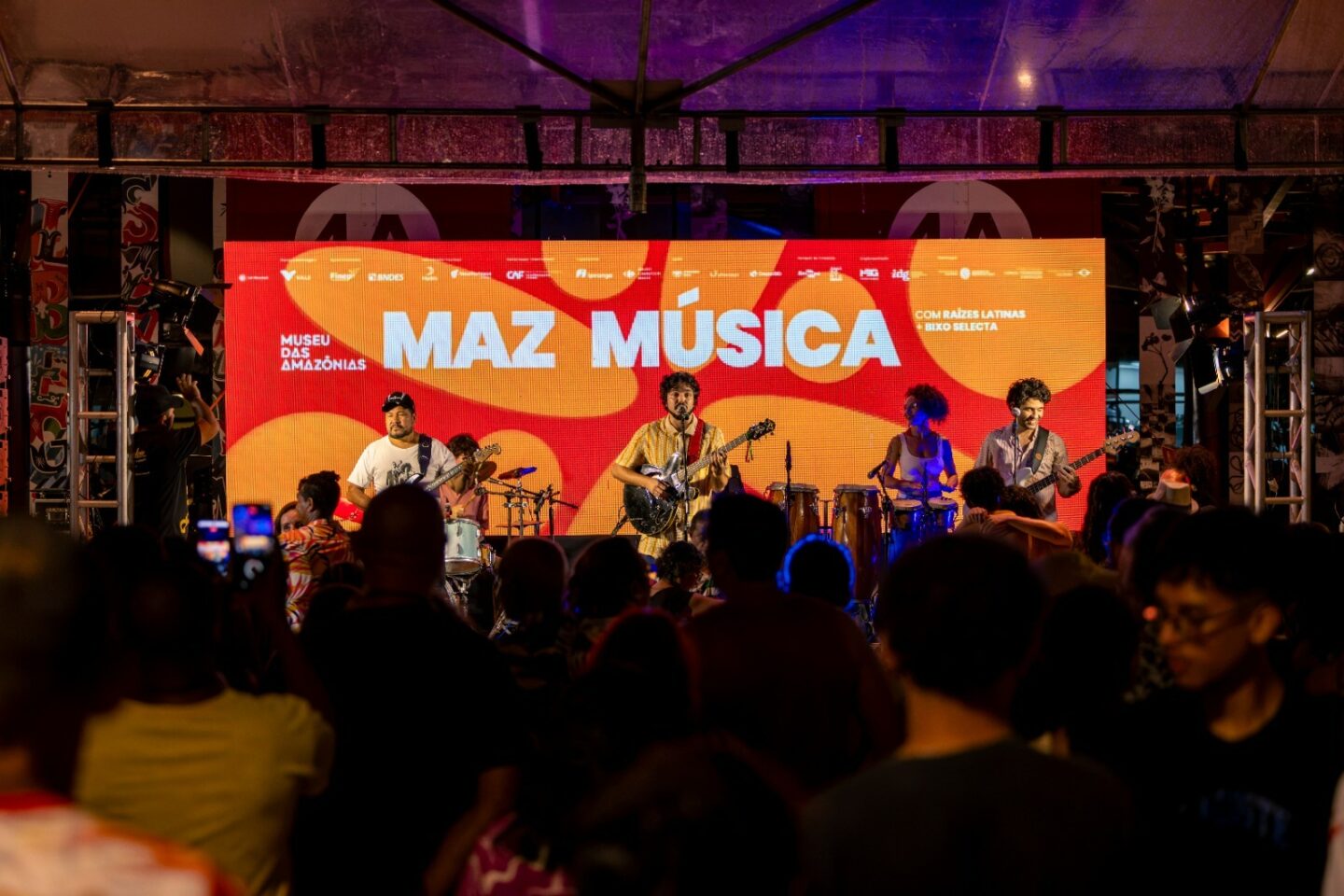 Belém ganha pista de dança flutuante com tecnobrega e brega na Baía do Guajará