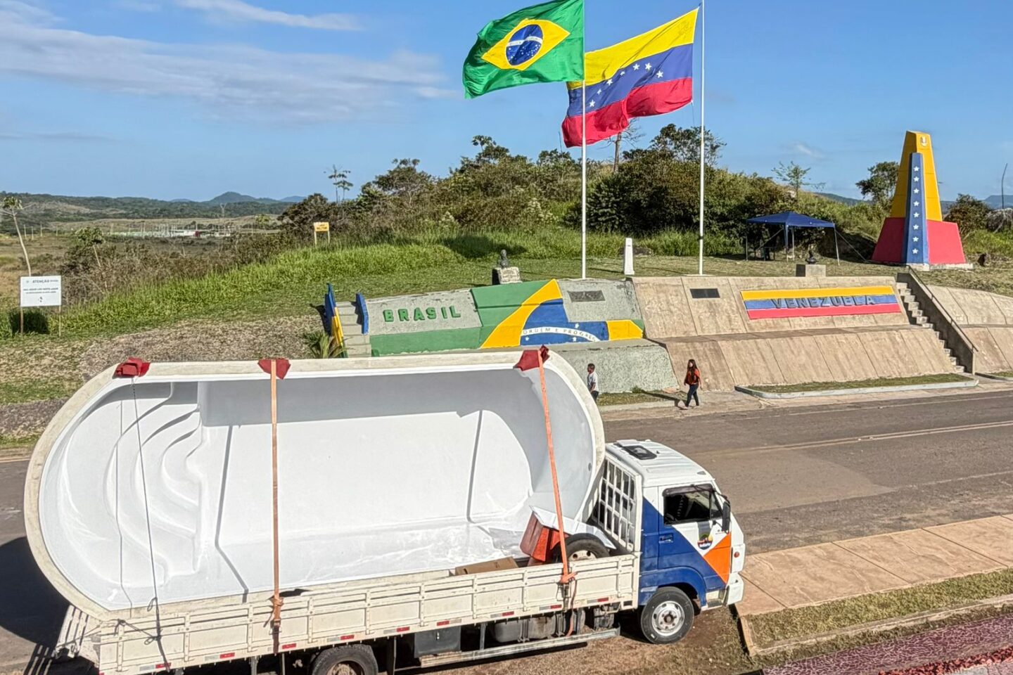 Piscina produzida no Pará é entregue na Venezuela pela 1ª vez