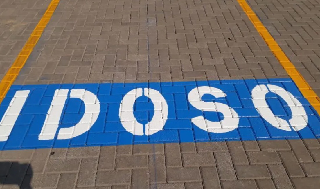 Justiça determina adequação de estacionamentos de drogaria em Belém
