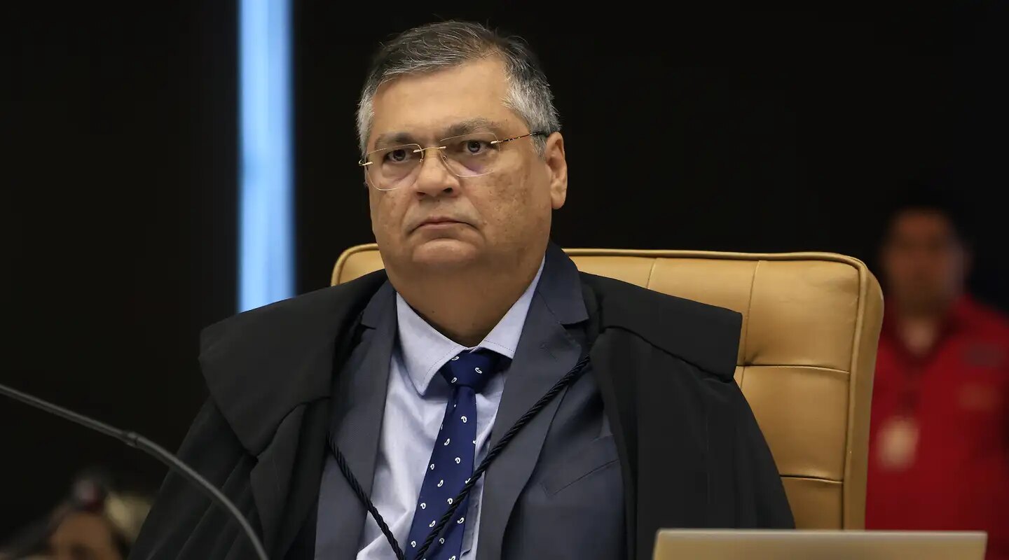 Dino cobra explicação sobre elo entre Master e instituto de Mendonça