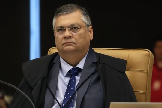 Dino cobra explicação sobre elo entre Master e instituto de Mendonça