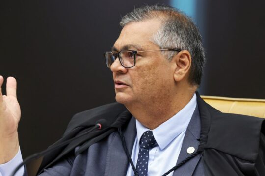 Dino determina fim do sigilo de investigações sobre o filme Dark Horse