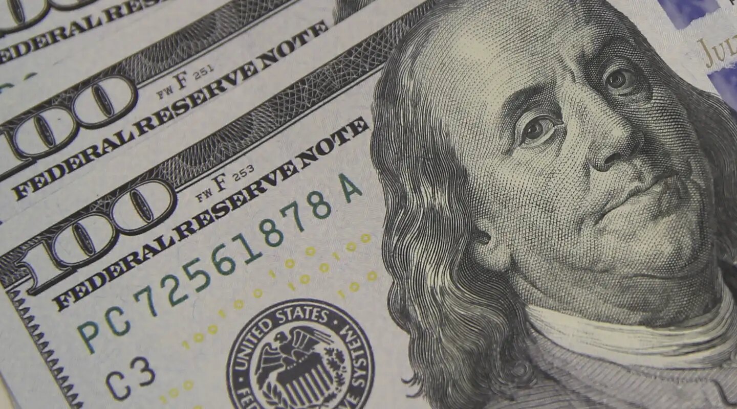Dólar cai a R$ 5,08 e atinge menor valor em um mês
