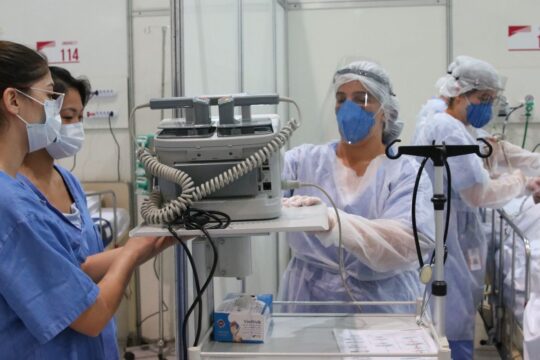 Estudo aponta esgotamento emocional e burnout de médicos de UTI