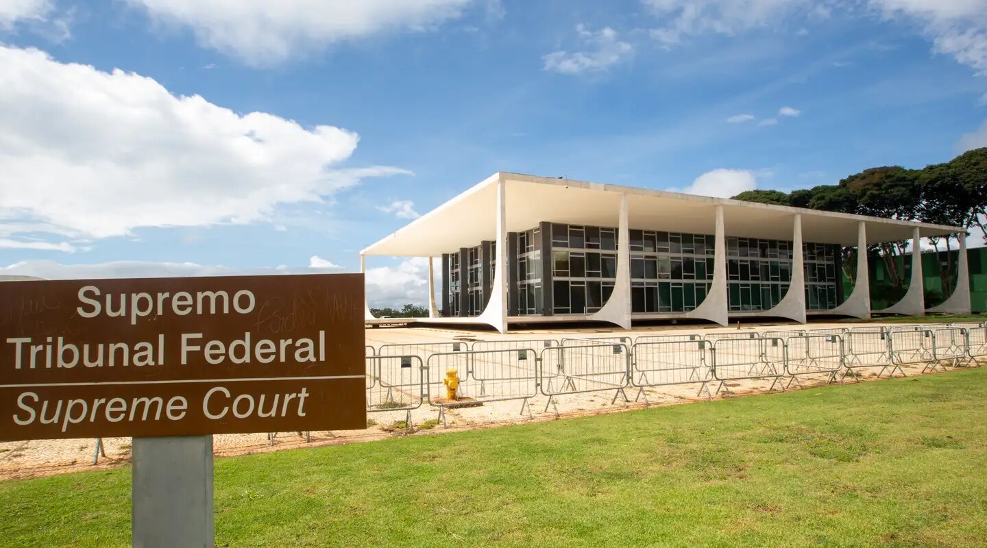 Ex-ministros do STF pedem apuração rigorosa da “mais aguda crise”
