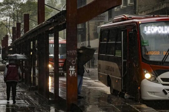 Feriadão: fim de semana deve ser de chuva em boa parte do país
