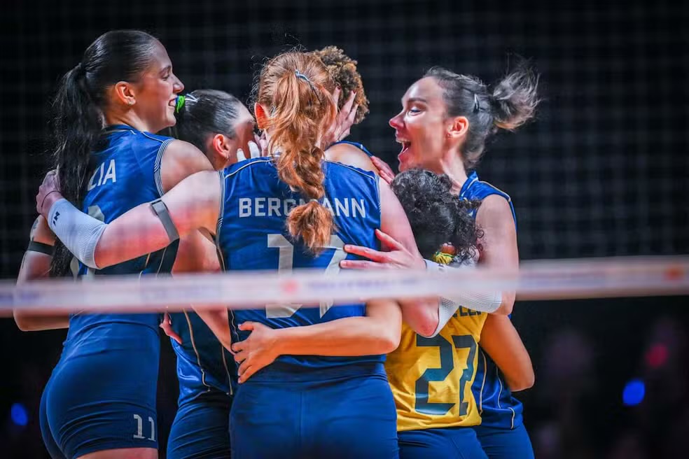 Brasil vence a terceira e lidera Sul-Americano feminino de vôlei