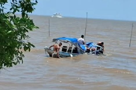 Lancha escolar com 11 crianças naufraga na Baía do Marajó, em Muaná