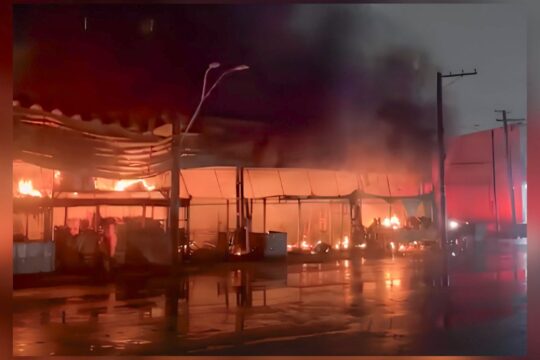 Incêndio atinge pavilhão de frutas no Ceagesp; não há vítimas