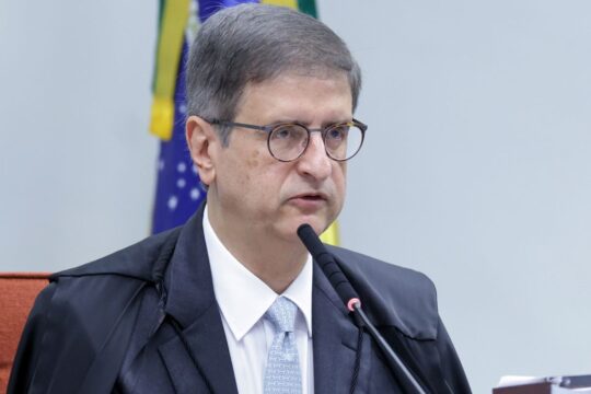 PGR pede anulação de investigação sobre conversas de Moraes e Vorcaro
