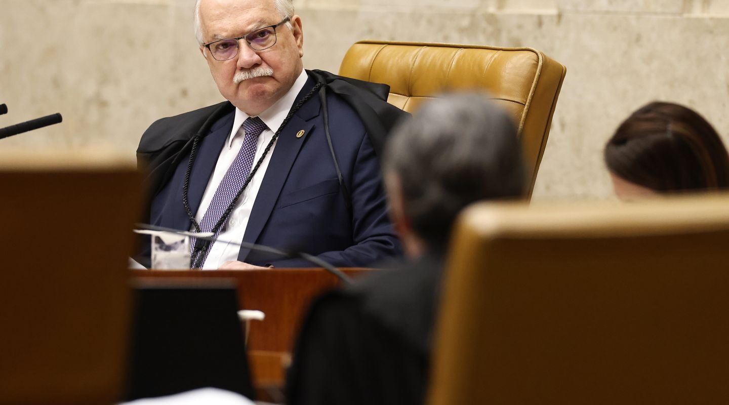 Ex-ministros e sociedade civil divulgam carta em apoio a Fachin 